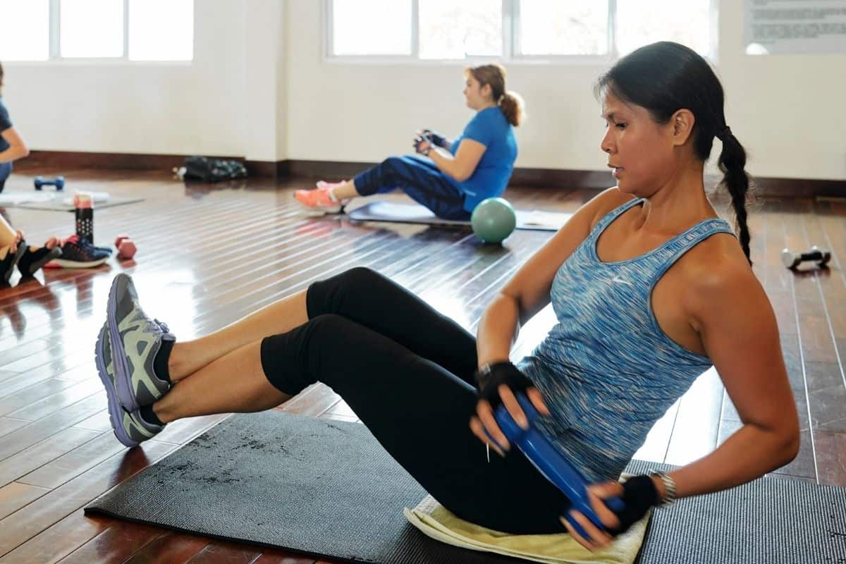16 Best Dumbbell Oblique Exercises for Strong Core oblique dumbbell exercises